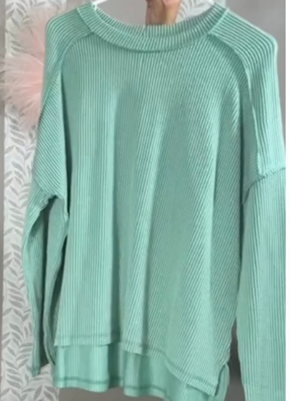 Relaxed Ribbed Crewneck Long Sleeve Top in Mint